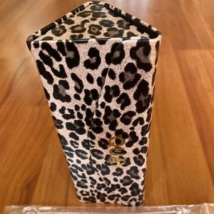 Quay Australia Embossed Tri Fold Case